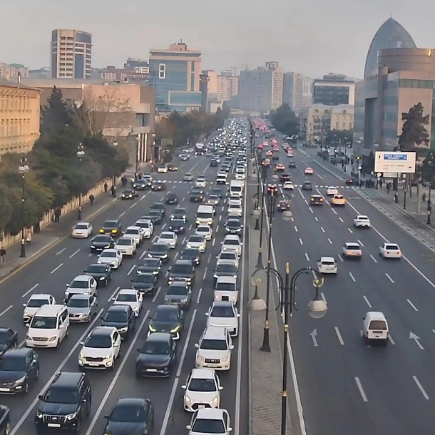 Sürücülərin NƏZƏRİNƏ: Bakıda bu yollarda sıxlıq var - SİYAHI (FOTO)