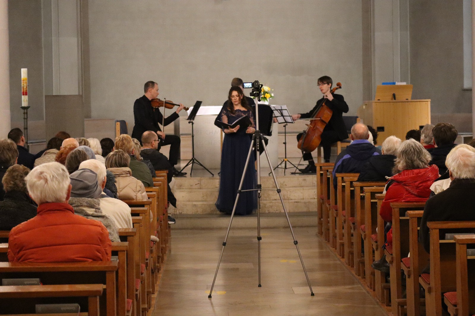 Əcnəbi solistlər xalq mahnılarımızı ifa ediblər (FOTO)