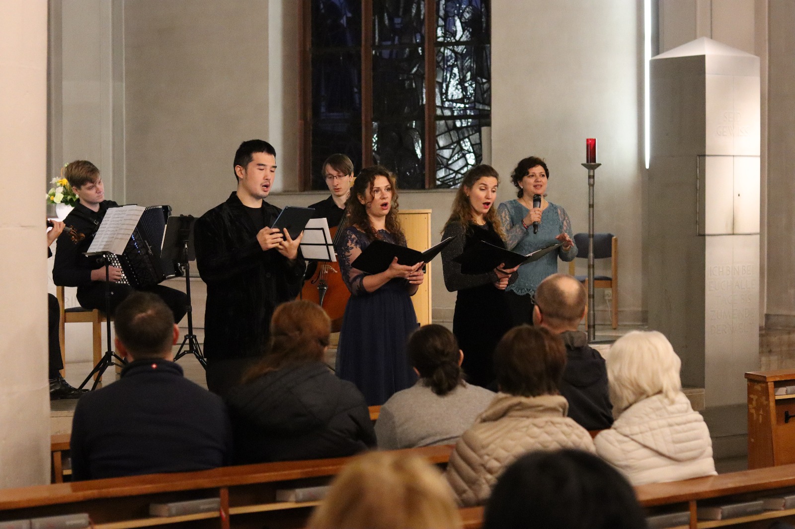 Əcnəbi solistlər xalq mahnılarımızı ifa ediblər (FOTO)