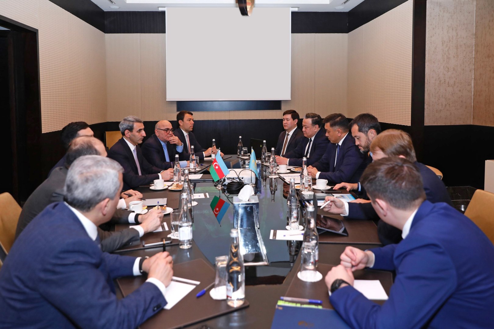 Azərbaycan və Qazaxıstan dəmir yolu sahəsində əməkdaşlığı genişləndirir