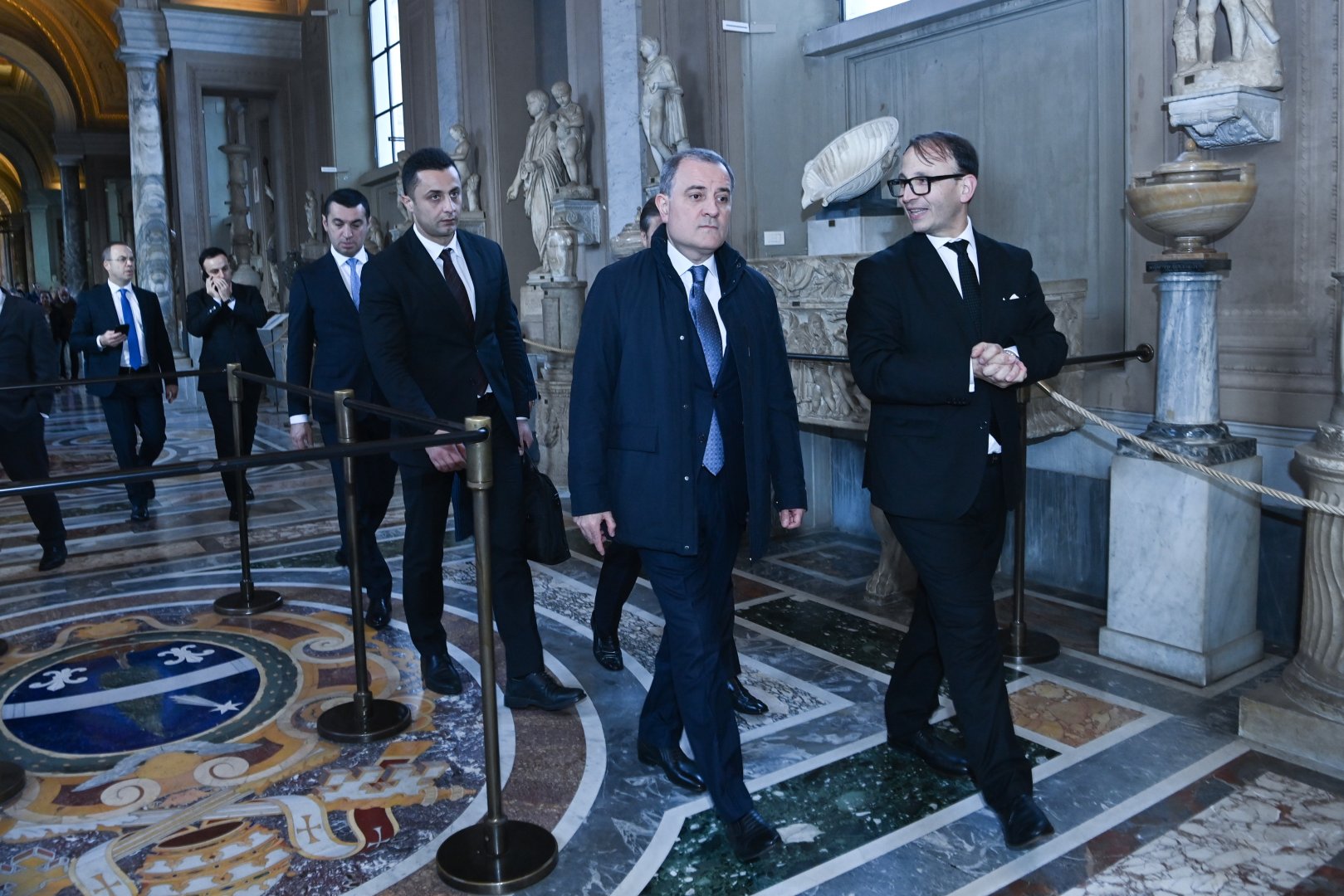 Ceyhun Bayramov Müqəddəs Pyotr Bazilikası ilə tanış olub (FOTO)