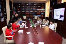 ABŞ-də yaşayan soydaşımızın İçərişəhərdə rəsm sərgisi keçirilib (FOTO)