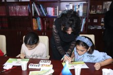 ABŞ-də yaşayan soydaşımızın İçərişəhərdə rəsm sərgisi keçirilib (FOTO)