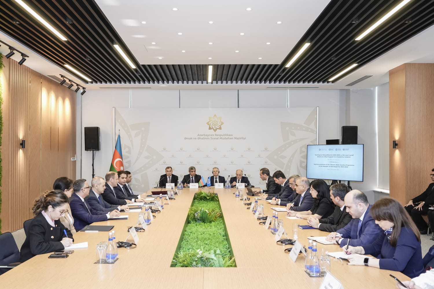 Azərbaycanla BƏT arasında “2025-2029-cu illər üçün Layiqli Əmək üzrə Ölkə Proqramı” imzalanıb (FOTO)