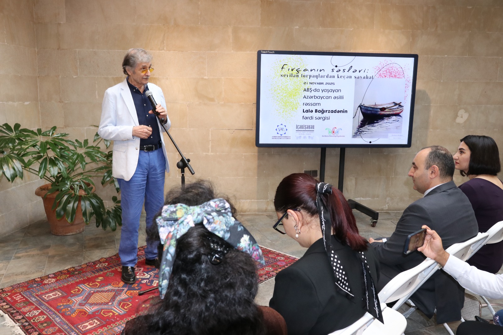 ABŞ-də yaşayan soydaşımızın İçərişəhərdə rəsm sərgisi keçirilib (FOTO)