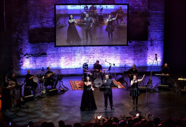 Avstraliyanın Brisben şəhərində AYTAY musiqi qrupunun konserti olub (FOTO)