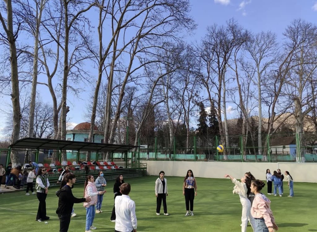 Bolnisidəki “Qafqaz Hüquq və İnteqrasiya Mərkəzi” Ümumdünya Uşaqlar Günündə fəaliyyətini təqdim edib (FOTO)