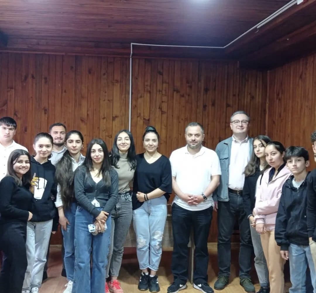 Bolnisidəki “Qafqaz Hüquq və İnteqrasiya Mərkəzi” Ümumdünya Uşaqlar Günündə fəaliyyətini təqdim edib (FOTO)