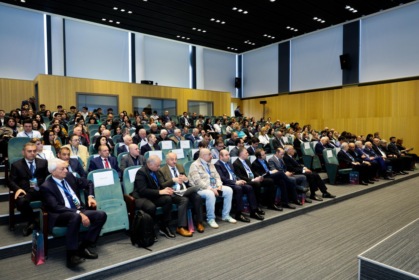 UNEC-də "Mühəndislik və Tətbiqi Elmlərin Aktual Problemləri" adlı I beynəlxalq elmi-praktiki konfrans (ICCPEAS 2025) öz işinə başlayıb