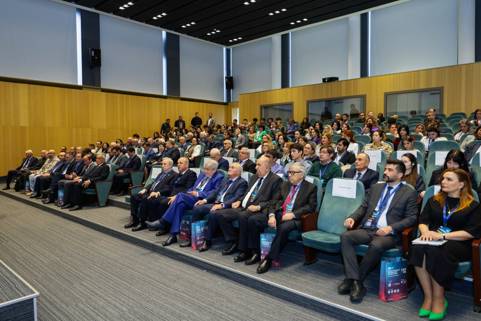 UNEC-də "Mühəndislik və Tətbiqi Elmlərin Aktual Problemləri" adlı I beynəlxalq elmi-praktiki konfrans (ICCPEAS 2025) öz işinə başlayıb