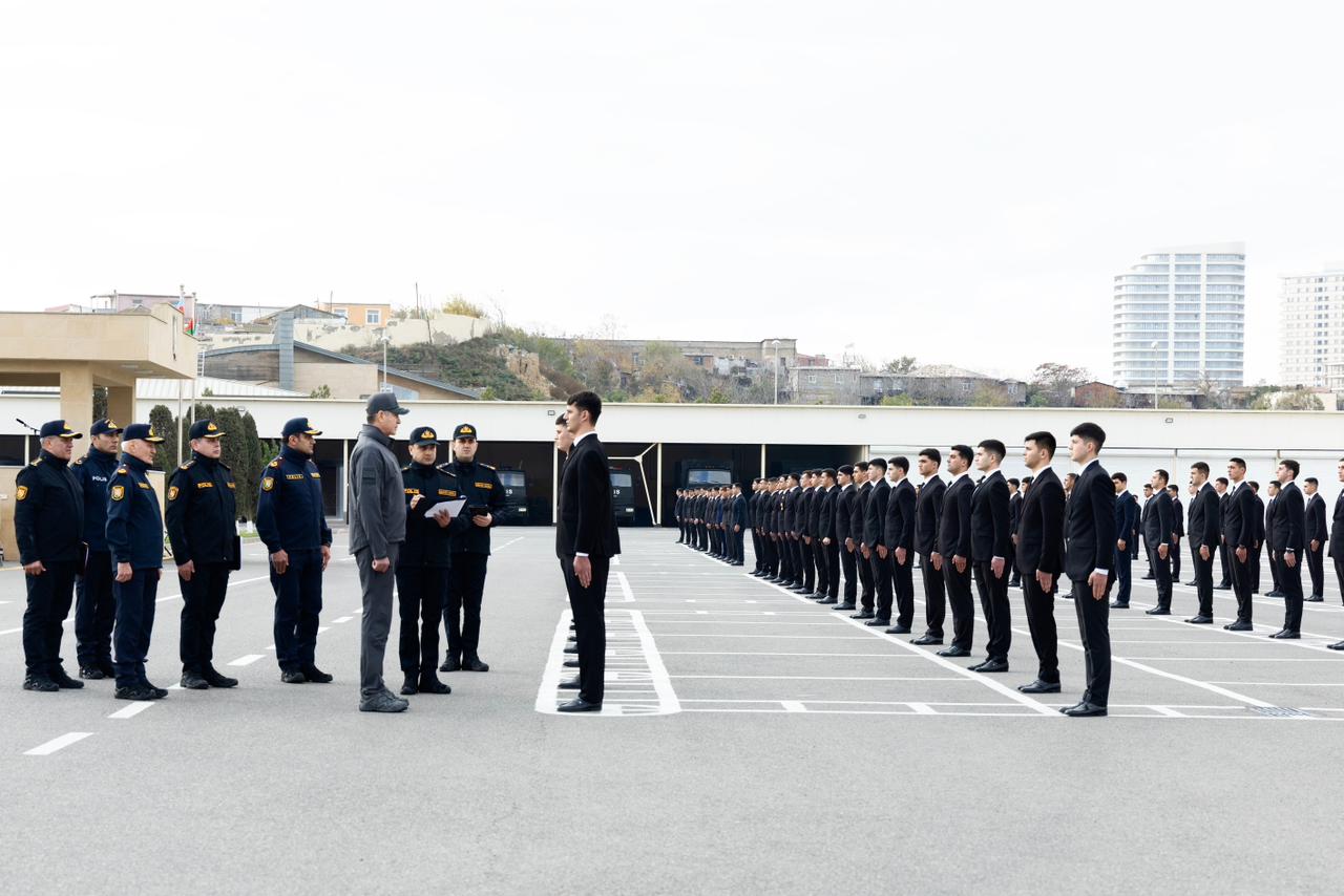 Vilayət Eyvazov sıra baxışı keçirib (FOTO)