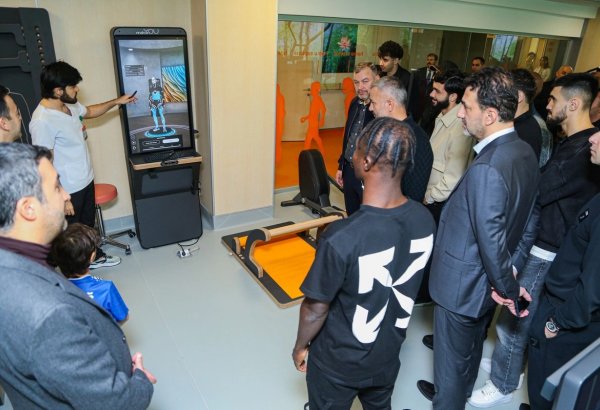 “Qarabağ” FK nümayəndələri Yeni Robotik Reabilitasiya Mərkəzini ziyarət ediblər (FOTO)