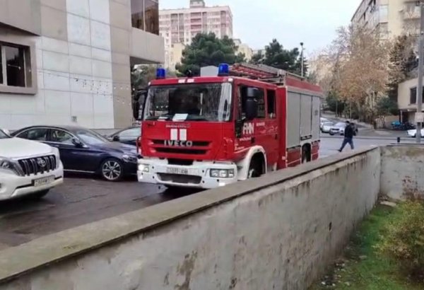 Bakıda yaşayış binasında partlayış baş verib (FOTO/VİDEO)