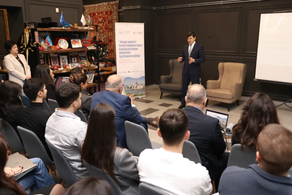 Budapeştdə diaspor gənclərinin toplantısı keçirilib (FOTO)