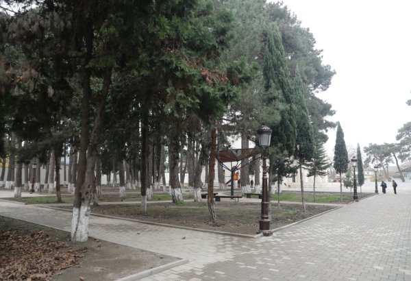 Xudat şəhərində əsaslı təmir olunan Heydər Əliyev adına parkda son tamamlanma işləri görülür (FOTO)