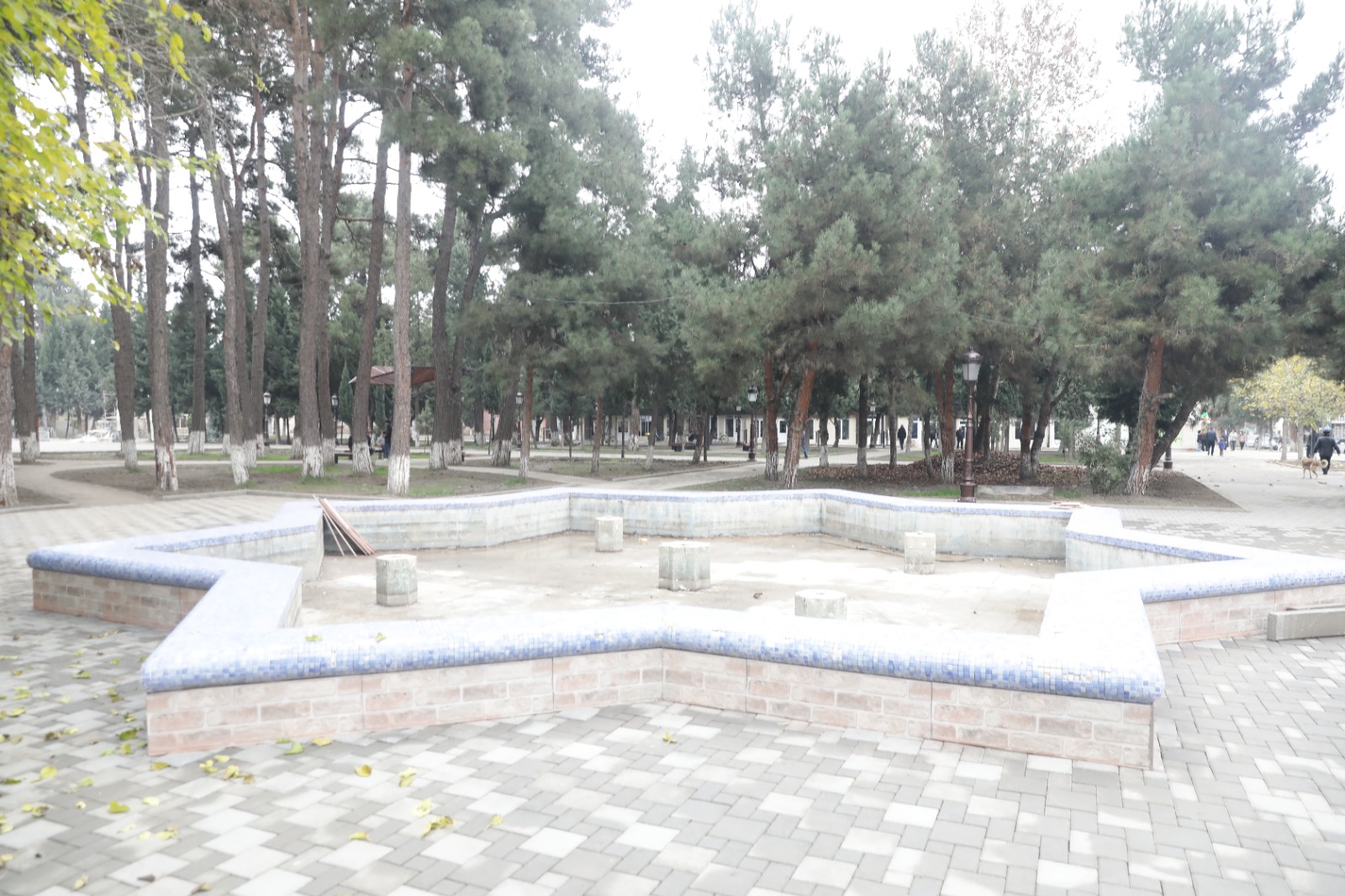 Xudat şəhərində əsaslı təmir olunan Heydər Əliyev adına parkda son tamamlanma işləri görülür (FOTO)