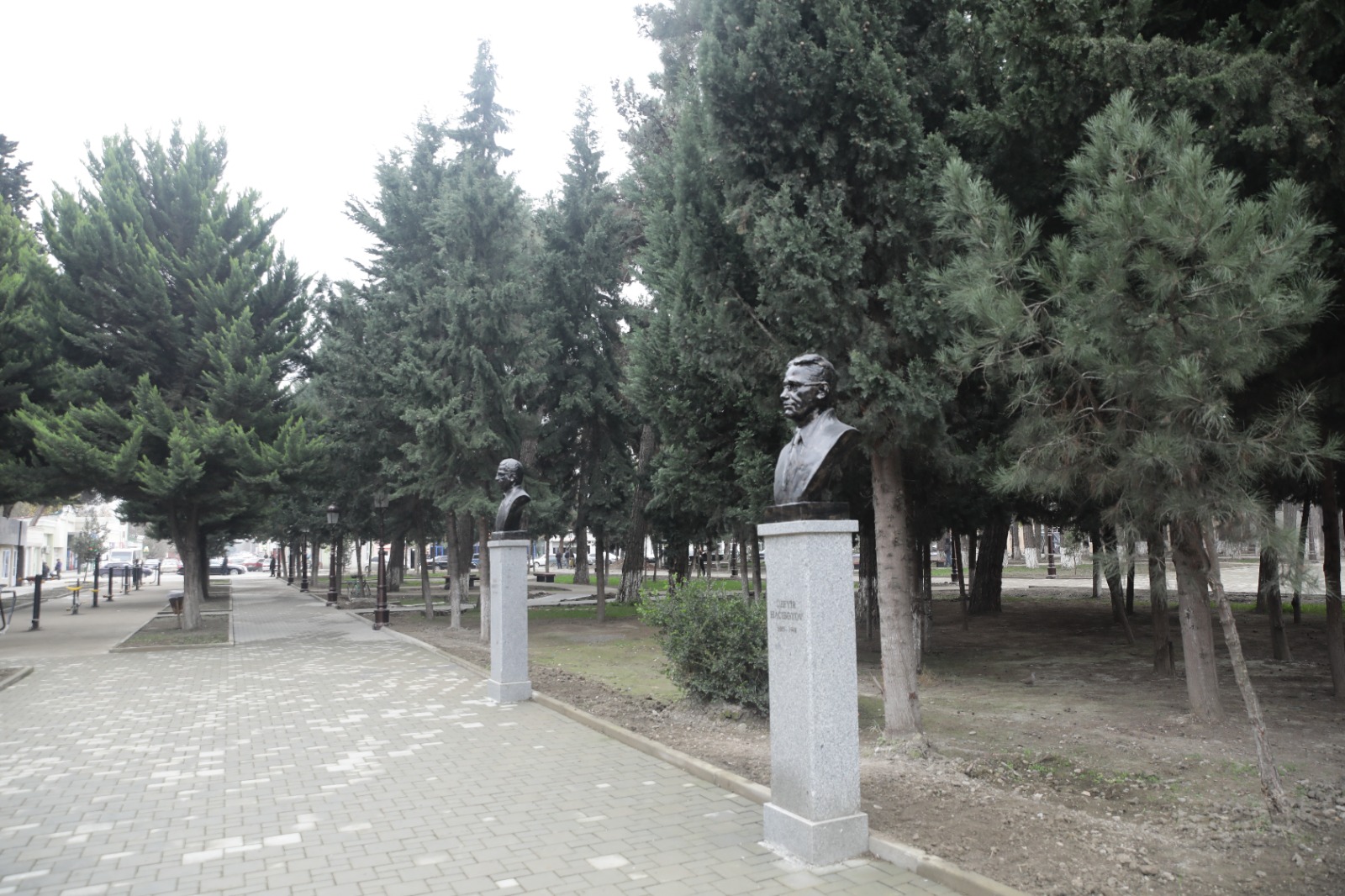 Xudat şəhərində əsaslı təmir olunan Heydər Əliyev adına parkda son tamamlanma işləri görülür (FOTO)