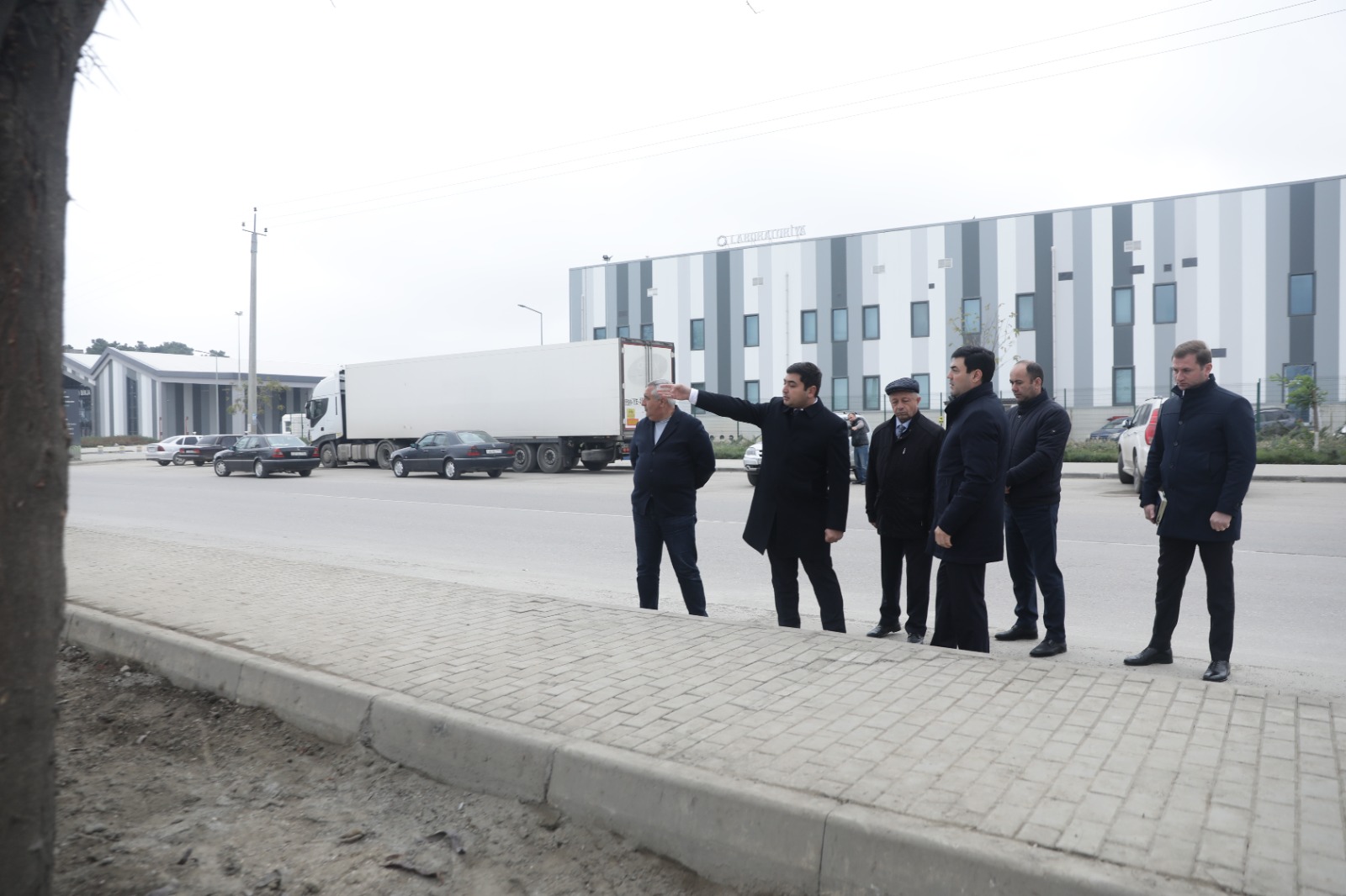 Xudat şəhərində əsaslı təmir olunan Heydər Əliyev adına parkda son tamamlanma işləri görülür (FOTO)