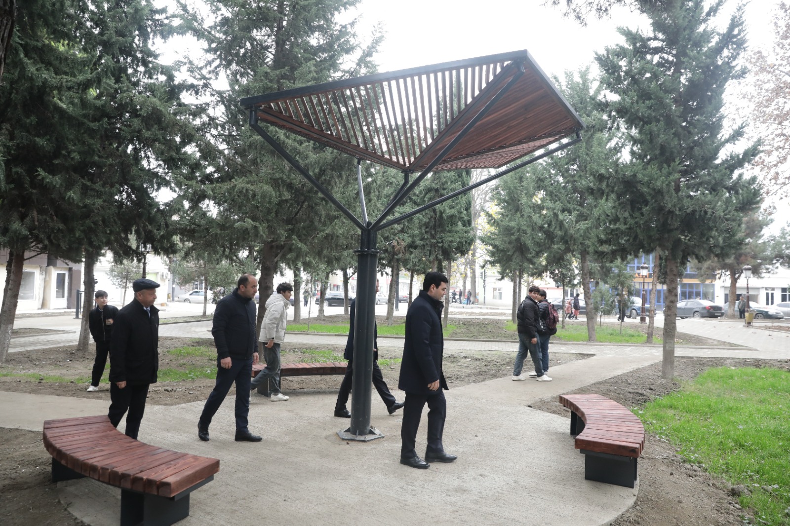 Xudat şəhərində əsaslı təmir olunan Heydər Əliyev adına parkda son tamamlanma işləri görülür (FOTO)