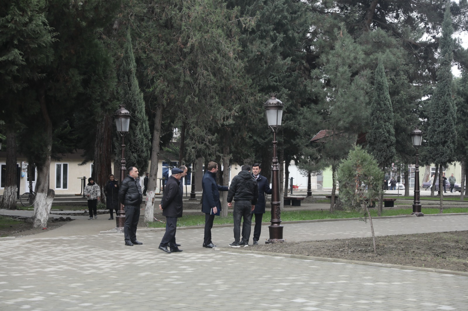 Xudat şəhərində əsaslı təmir olunan Heydər Əliyev adına parkda son tamamlanma işləri görülür (FOTO)