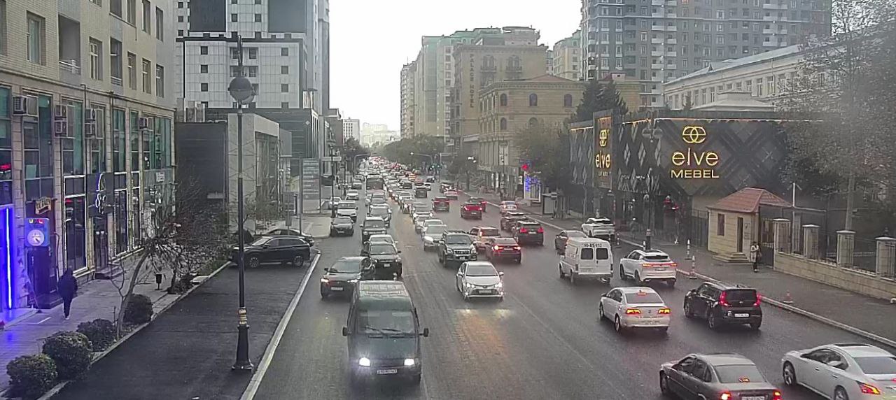 Sürücülərin NƏZƏRİNƏ: Paytaxtın bir sıra yollarında tıxac var - SİYAHI (FOTO)