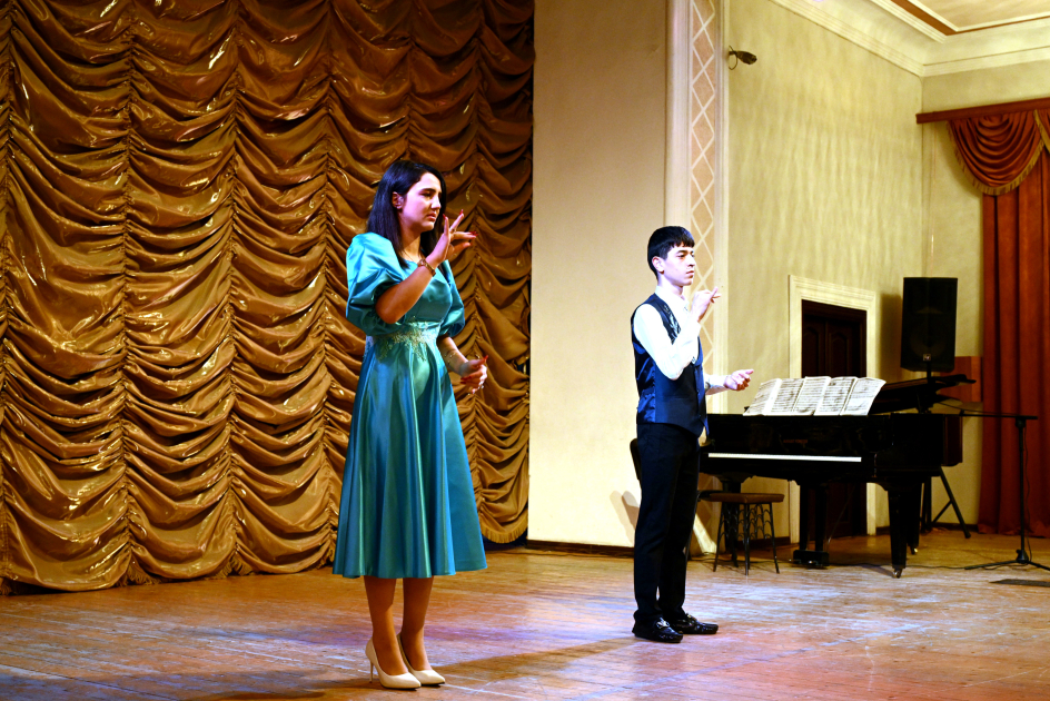 Bakıda Beynəlxalq Əlillər Gününə həsr olunmuş inklüziv konsert keçirilib (FOTO)