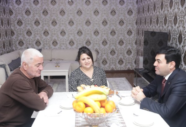 İcra başçısı şəhid Riyad Əliyarovun ailəsini ziyarət edib (FOTO)
