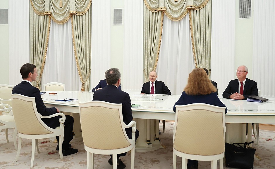 Vladimir Putinin ABŞ prezidentinin xüsusi nümayəndəsi ilə görüşü yekunlaşıb (FOTO)