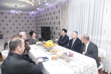 İcra başçısı şəhid Riyad Əliyarovun ailəsini ziyarət edib (FOTO)