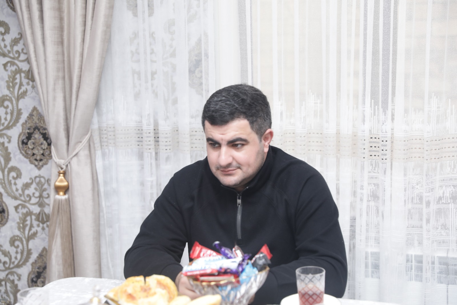 İcra başçısı şəhid Riyad Əliyarovun ailəsini ziyarət edib (FOTO)