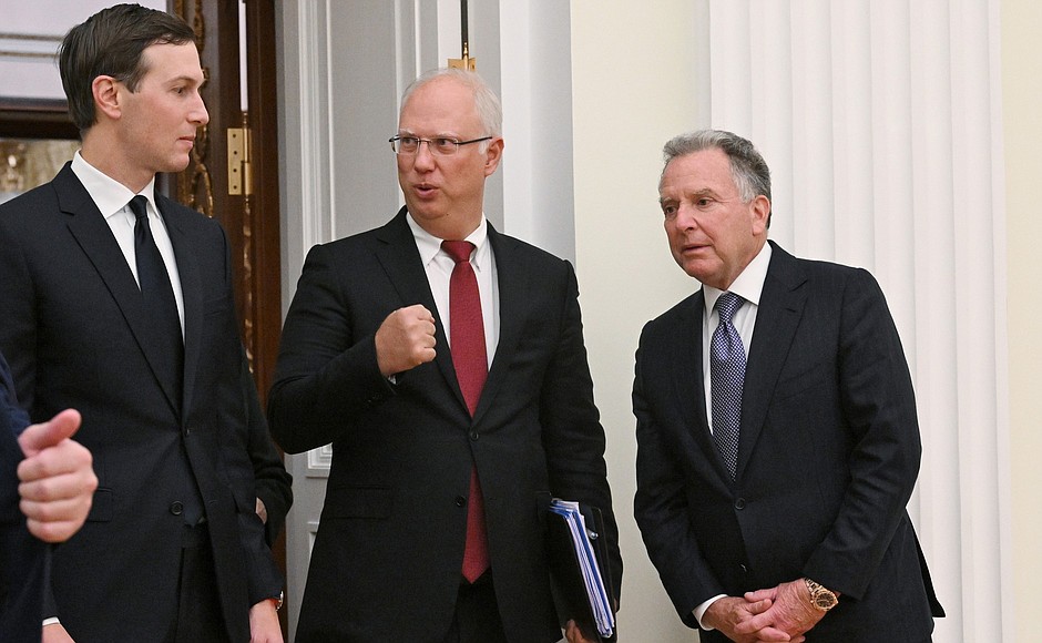 Vladimir Putinin ABŞ prezidentinin xüsusi nümayəndəsi ilə görüşü yekunlaşıb (FOTO)