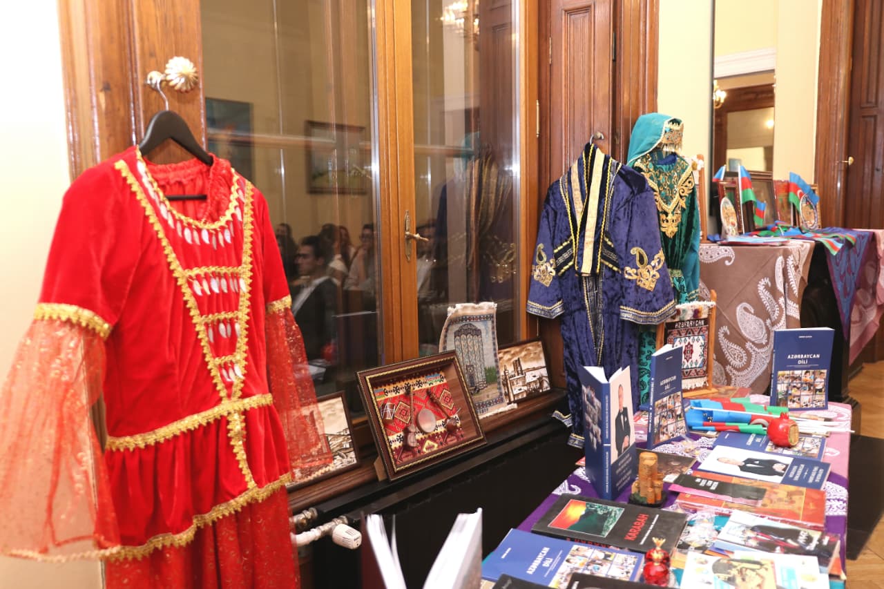 Azərbaycan diasporu yeni inkişaf mərhələsində (FOTO)