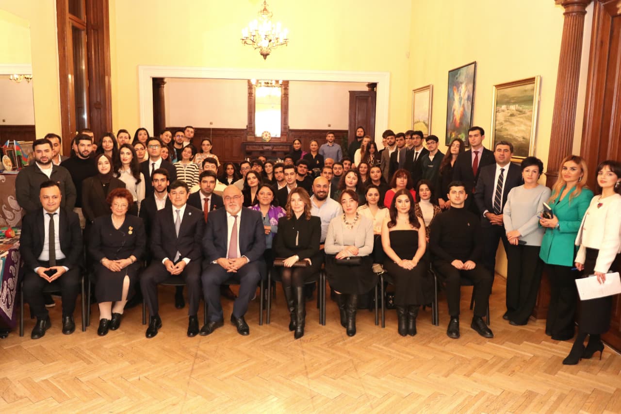 Azərbaycan diasporu yeni inkişaf mərhələsində (FOTO)