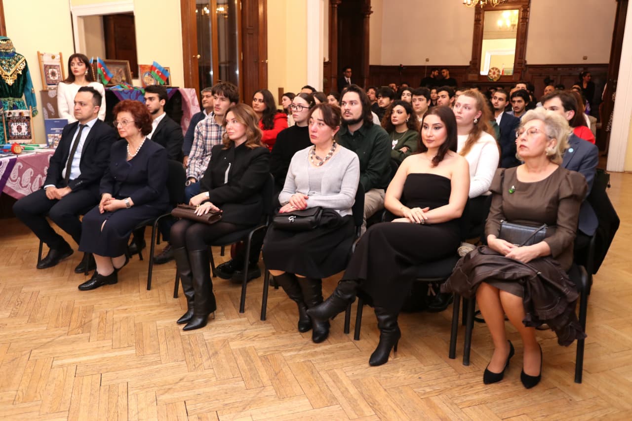 Azərbaycan diasporu yeni inkişaf mərhələsində (FOTO)