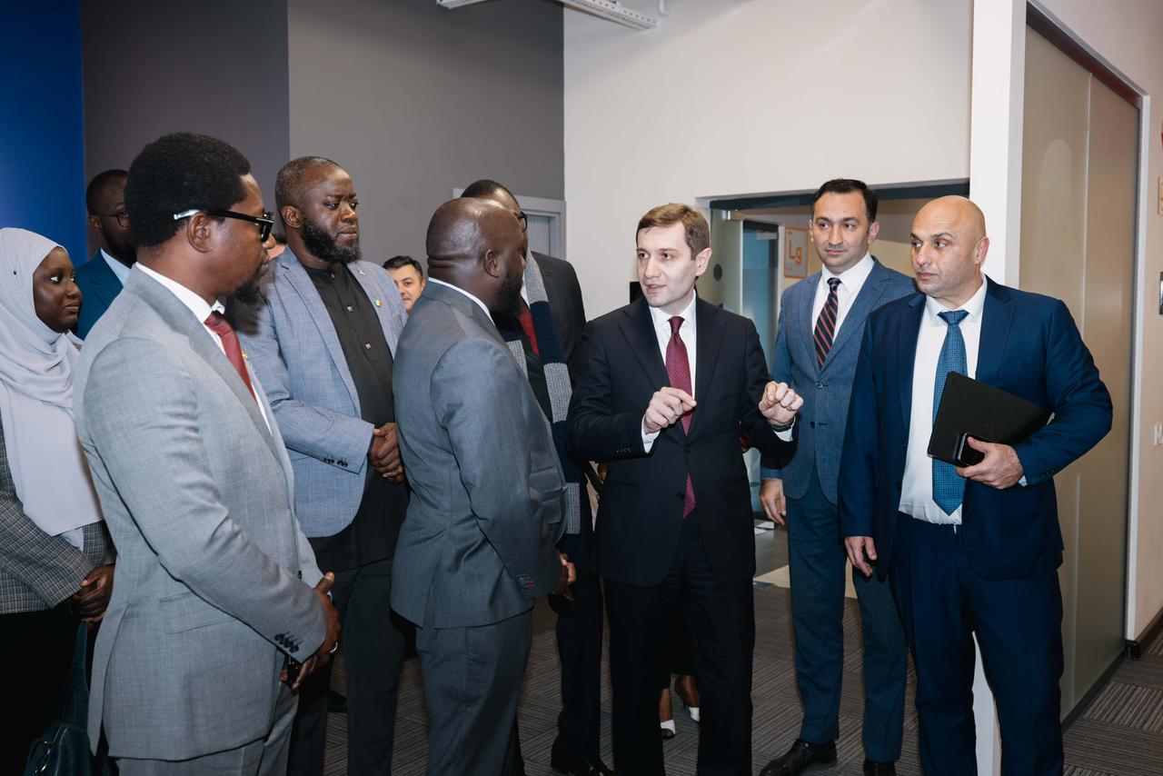 İRİA 10-a yaxın Afrika ölkəsinin heyəti ilə rəqəmsal inkişaf sahəsində əməkdaşlıq imkanlarını müzakirə edib (FOTO)