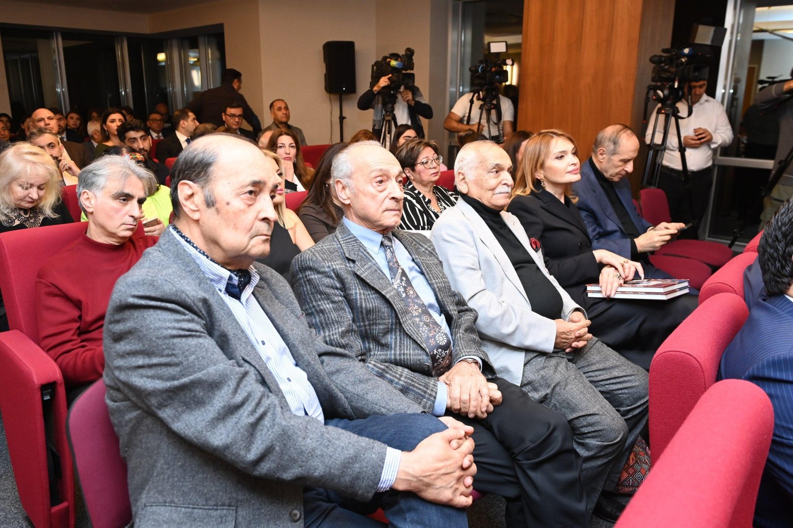 Mirzə Qədim İrəvani “Xalq Əmanəti” layihəsinin 26-cı nəşrində (FOTO)