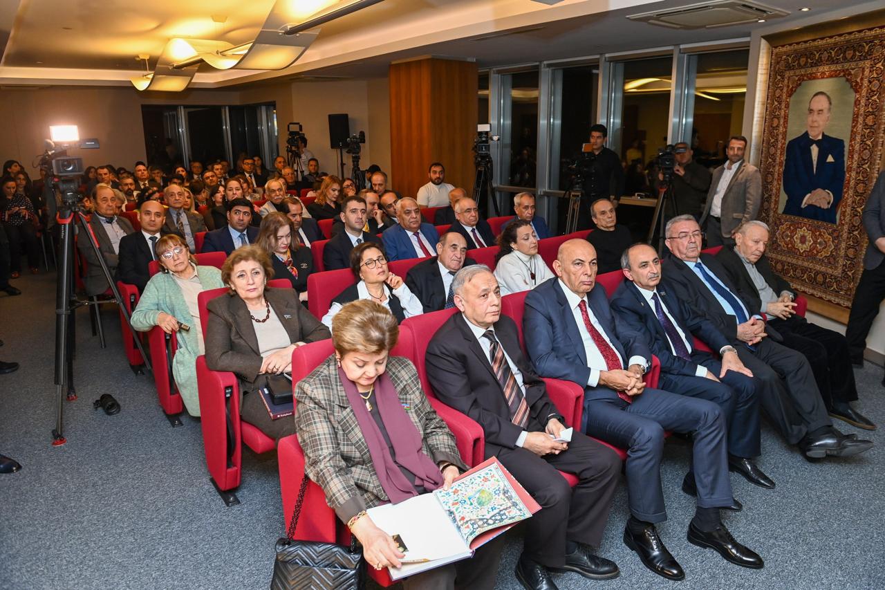 Mirzə Qədim İrəvani “Xalq Əmanəti” layihəsinin 26-cı nəşrində (FOTO)