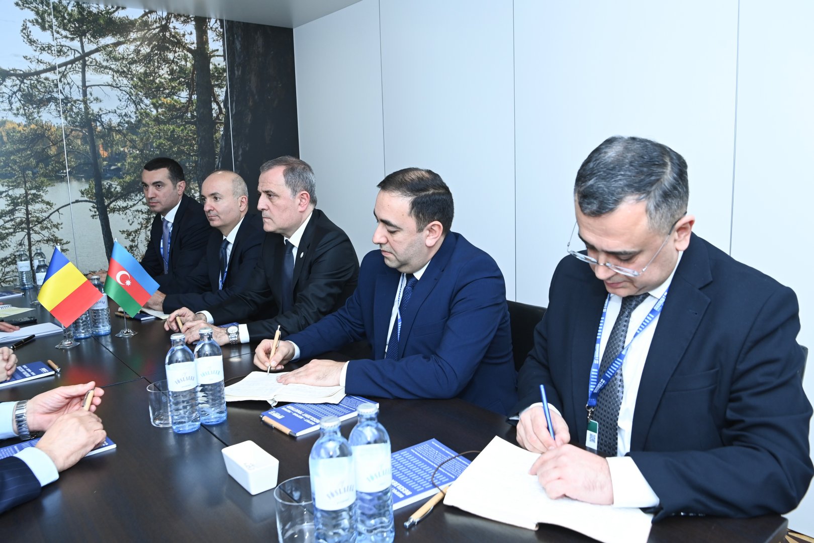 Ceyhun Bayramov Rumıniyanın xarici işlər naziri ilə görüşüb