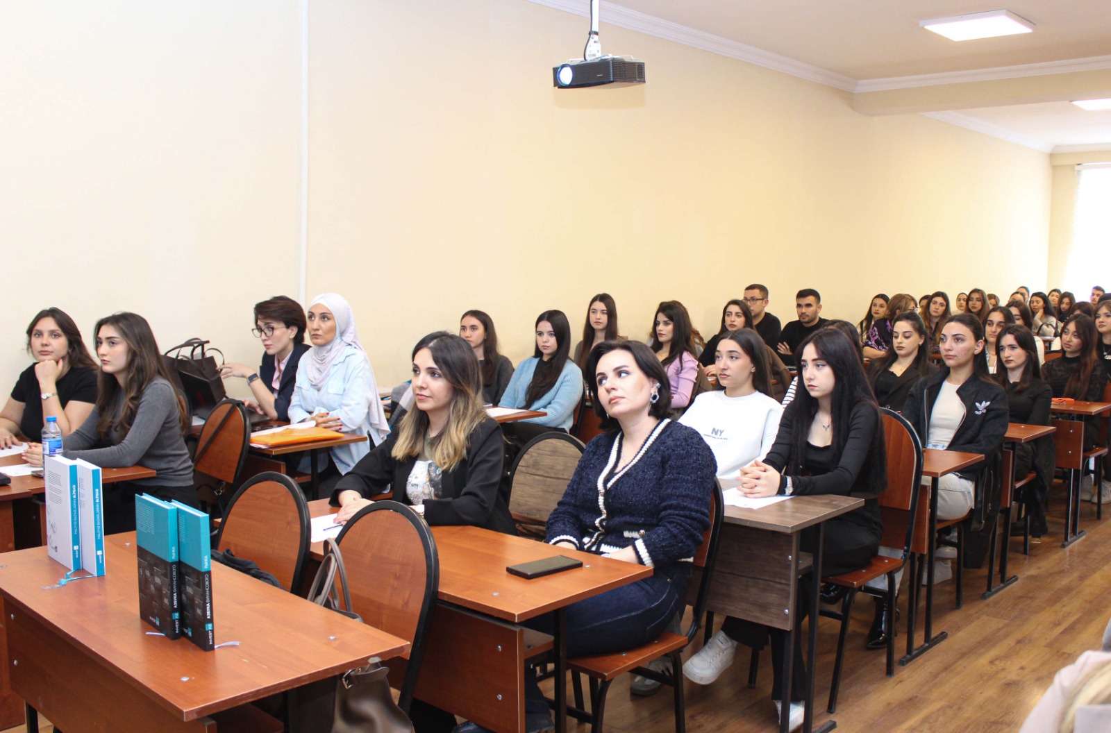 "InvestAZ" və Bakı Avrasiya Universiteti investisiya və kriptovalyuta bazarı üzrə seminar təşkil edib (FOTO)