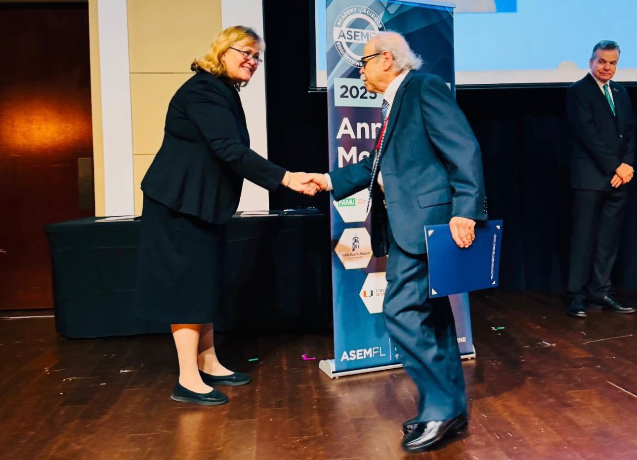 Azərbaycanlı alim Florida Elm, Mühəndislik və Tibb Akademiyasının üzvü seçilib (FOTO)