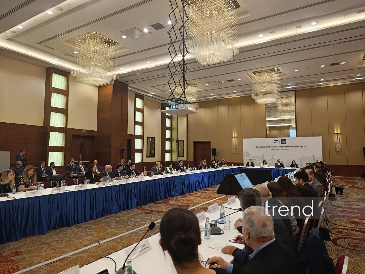 Bakıda Asiya İnkişaf Bankının dəstəyi ilə dəmir yollarının karbonsuzlaşdırılması üzrə layihənin təqdimatı keçirilir (FOTO)