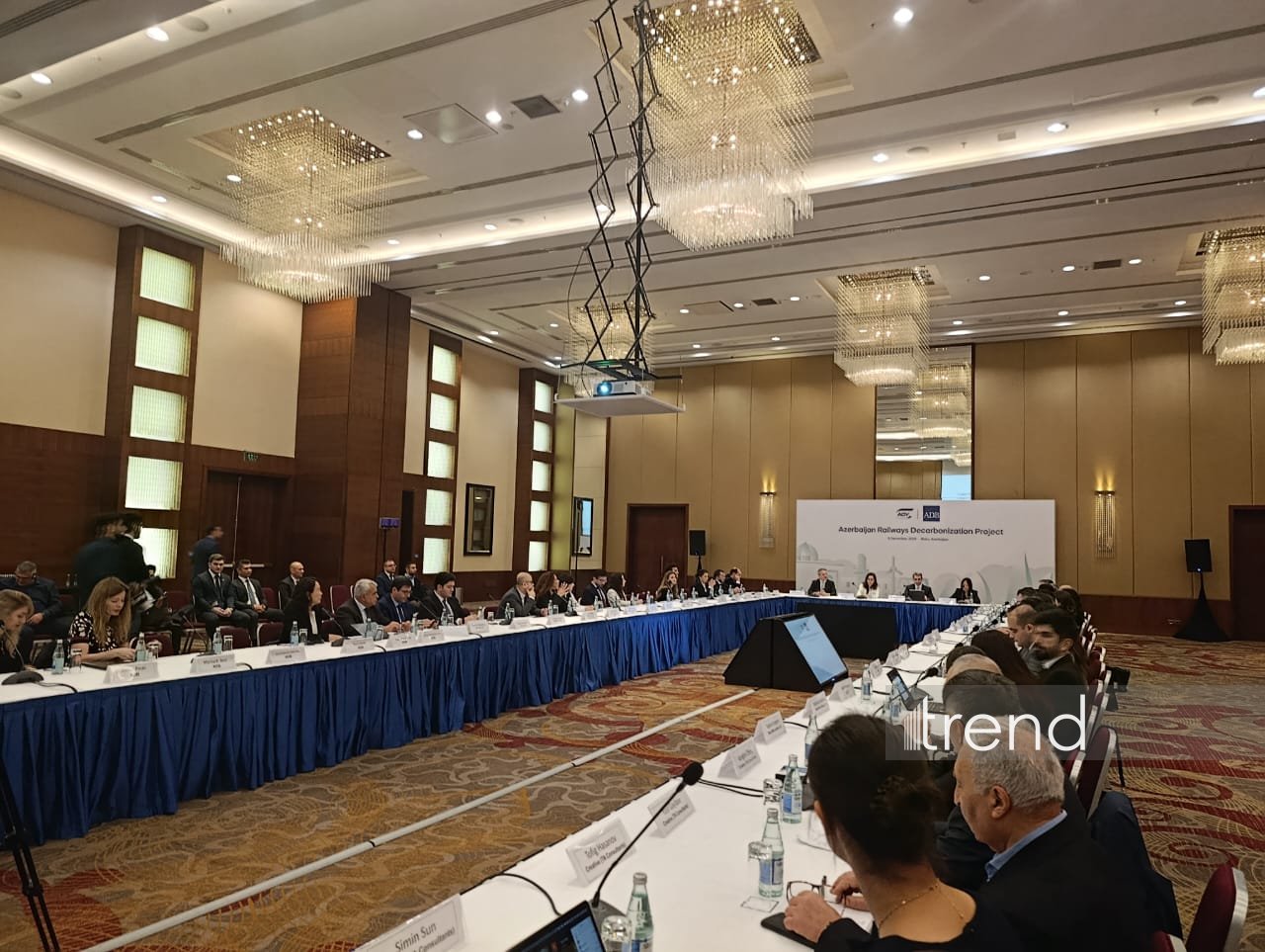 Bakıda Asiya İnkişaf Bankının dəstəyi ilə dəmir yollarının karbonsuzlaşdırılması üzrə layihənin təqdimatı keçirilir (FOTO)