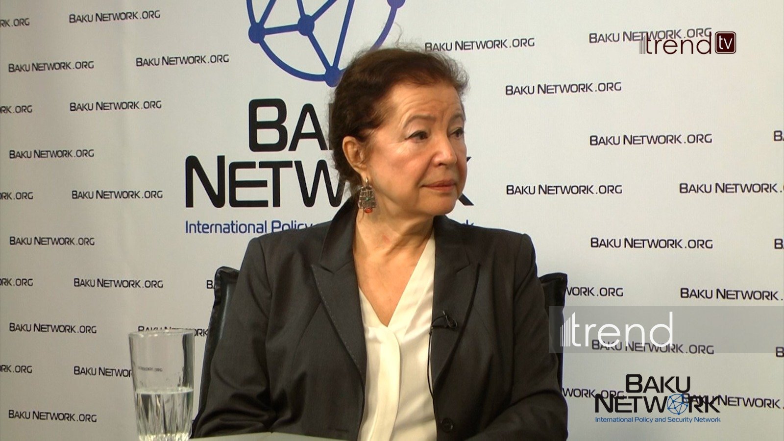 Bəşəriyyət mədəniyyət və mənəviyyat sayəsində dirçəliş qabiliyyətini daim qoruyub saxlayır - İnna Kostina "Tofiq Abbasovla dialoq" verilişində (FOTO/VİDEO)