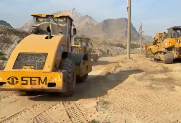 Naxçıvan MR-də dəmir yollarının tikinti-bərpa işlərindən görüntülər (VİDEO)