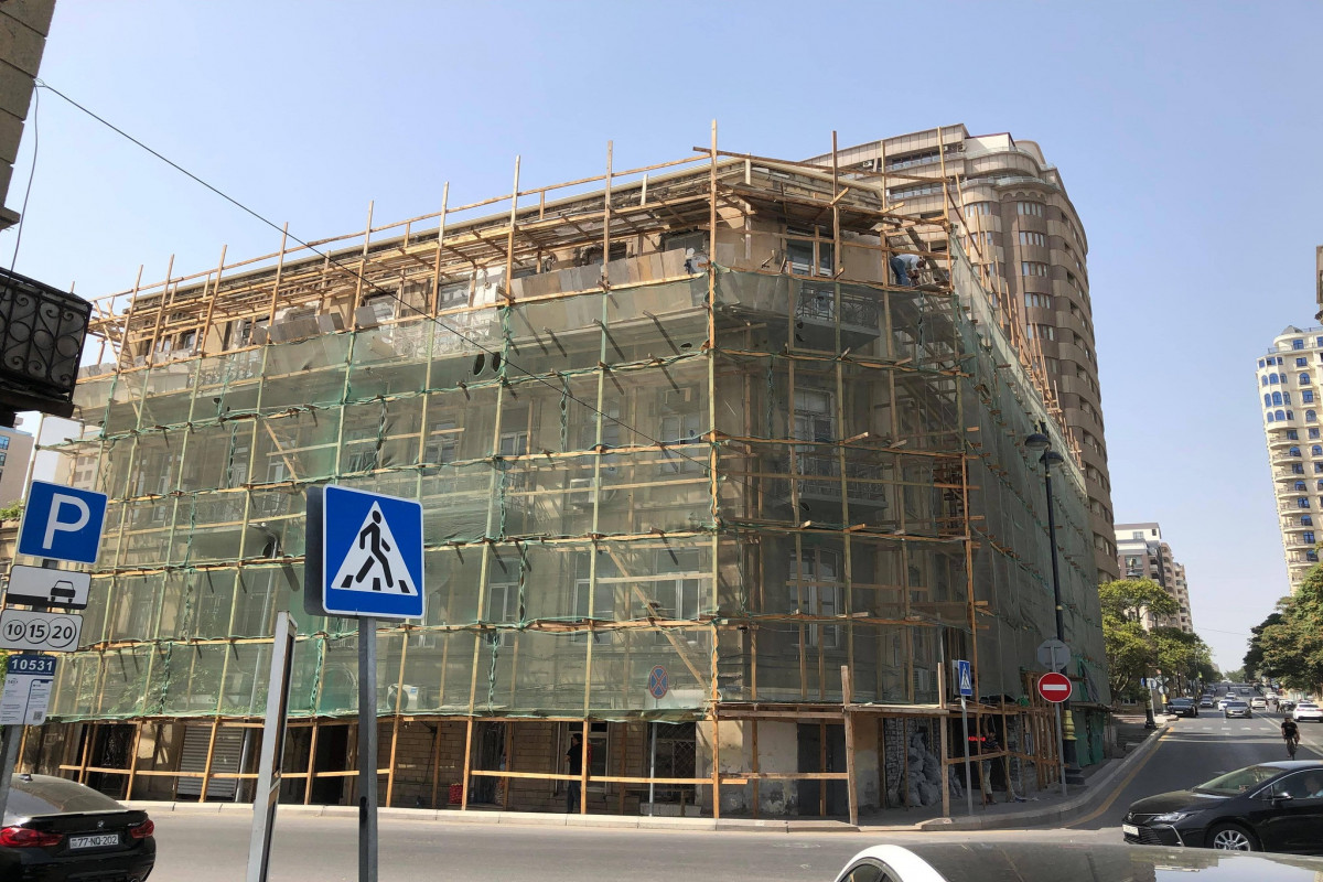 Bakıda təmir-bərpa zamanı memarlıq abidəsinə ziyan dəyib