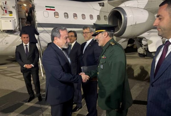 İran xarici işlər naziri Azərbaycana səfərə gəlib (YENİLƏNİB)