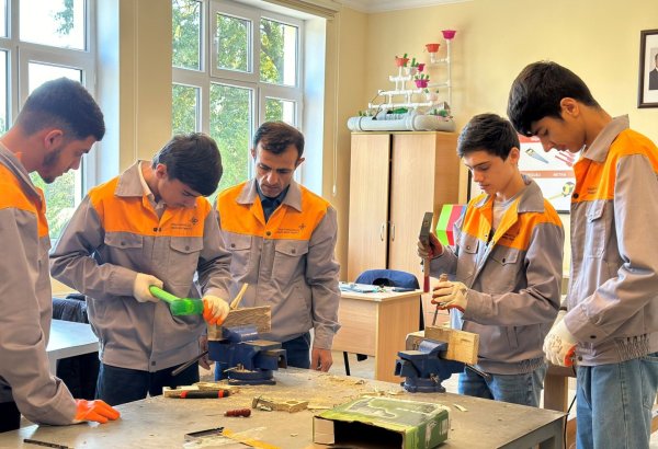 Azərbaycanda 9000-dən çox şagird peşə yönümlü təhsilə cəlb olunub (FOTO)