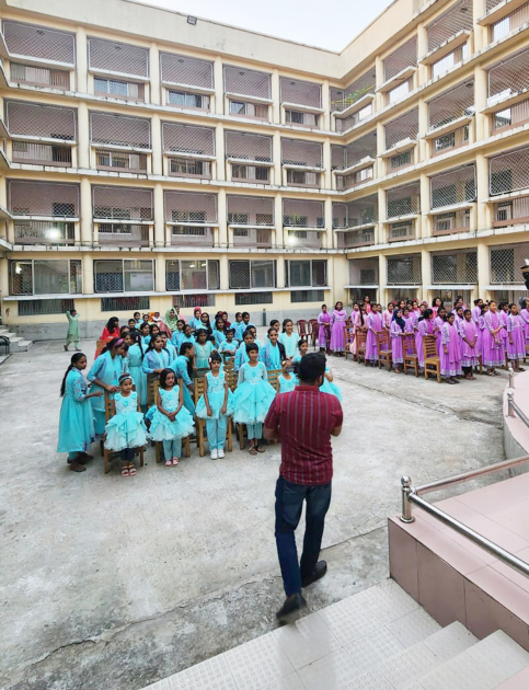 Heydər Əliyev Fondunun vitse-prezidenti Leyla Əliyeva və Bakı Media Mərkəzinin rəhbəri Arzu Əliyeva Dəkkədə uşaq evini ziyarət ediblər (FOTO)