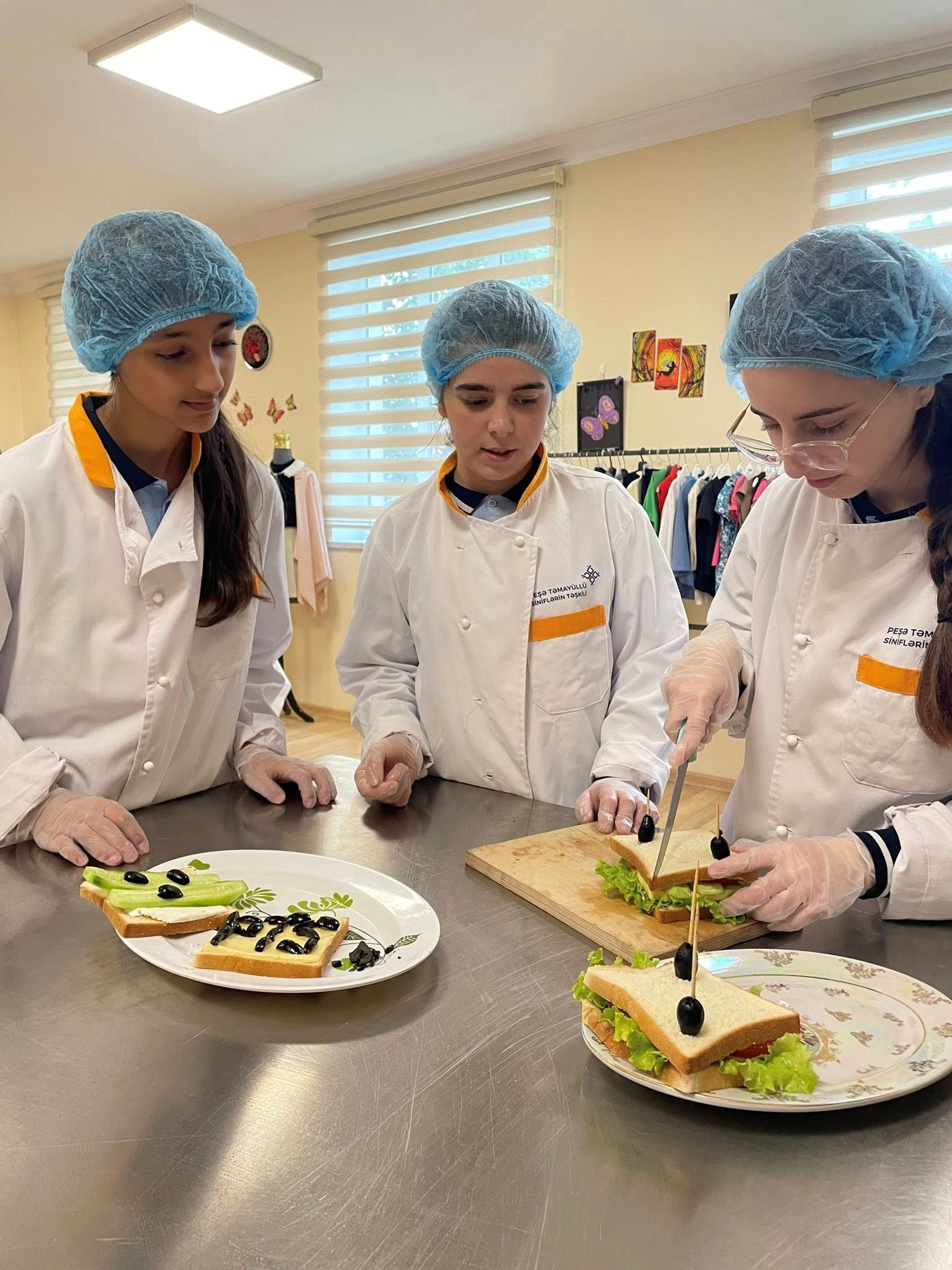 Azərbaycanda 9000-dən çox şagird peşə yönümlü təhsilə cəlb olunub (FOTO)