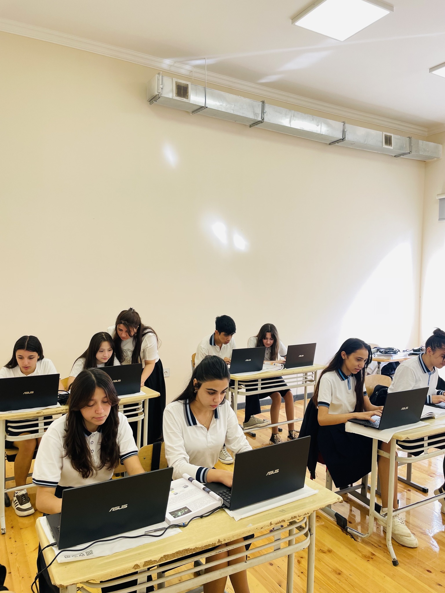 Azərbaycanda 9000-dən çox şagird peşə yönümlü təhsilə cəlb olunub (FOTO)